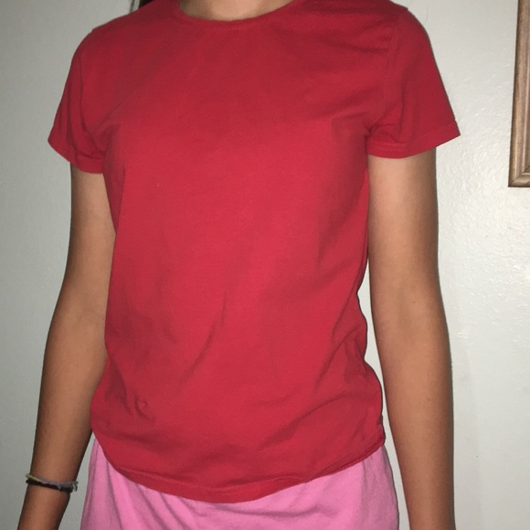 Red shirt - Picture 1 of 2